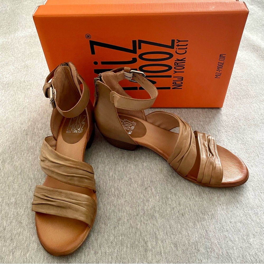 Miz Mooz Cassie Size 8M EU39 Wheat Leather Heeled Sandals Ankle Strap New in Box